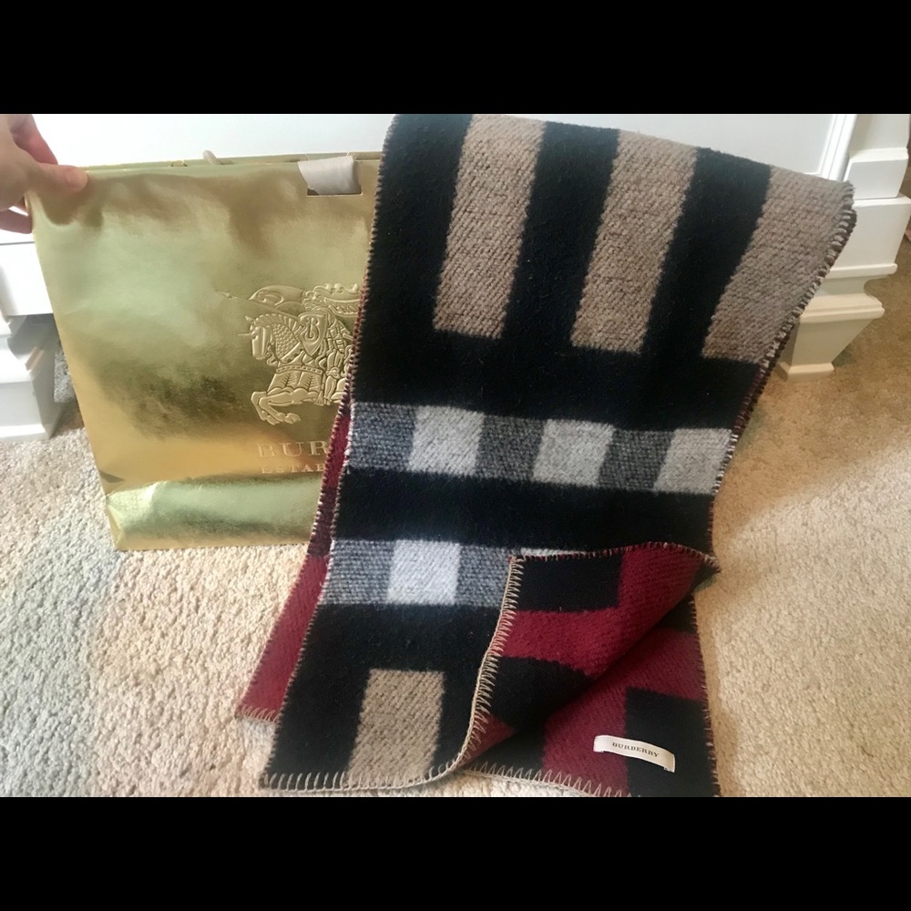 BURBERRY Check Wool Scarf